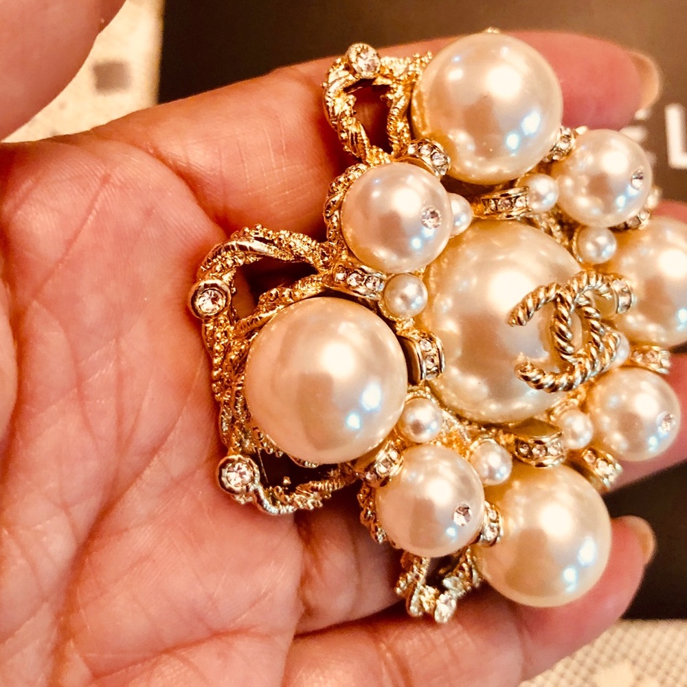Pearl and Crystal Massive pin brooch